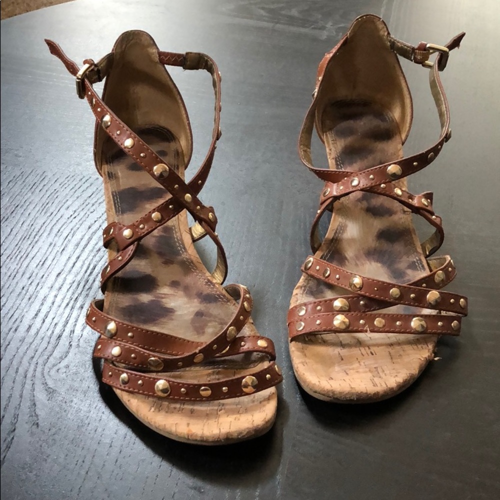 Guess wedge (2 inch) sandals-size 9